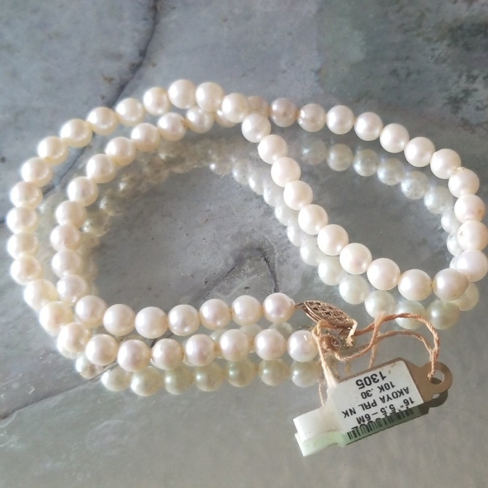 New Pearl necklace
